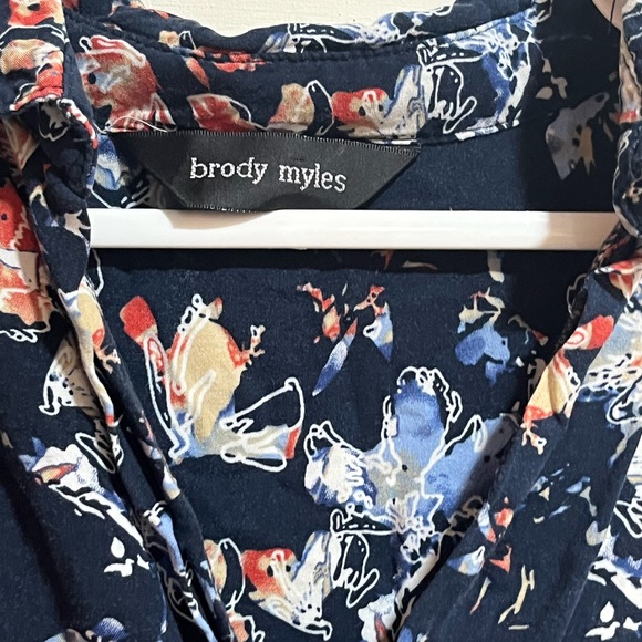 Brody Myles Women's Blue Floral 3/4 Sleeve Button down top - Picture 5 of 6